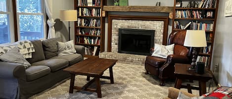 Living area with gas fireplace 