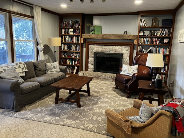 Living area with gas fireplace 
