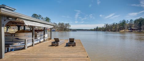 Eatonton Vacation Rental | 2BR | 2BA | 1,300 Sq Ft | 1 Small Step to Enter