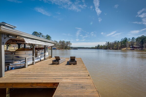 Eatonton Vacation Rental | 2BR | 2BA | 1,300 Sq Ft | 1 Small Step to Enter