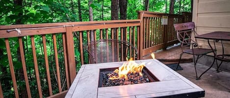 Mountain Mist's crackling firepit