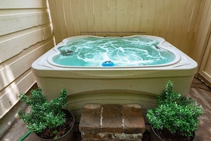 Bain à remous extérieur