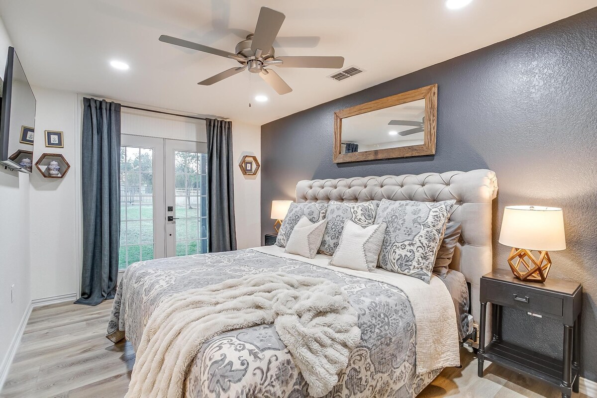 Waterfront Lake Haven with Million Dollar Views