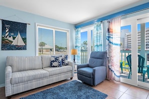 Main Living Area - Relax after a day at the Beach in the Recliner!