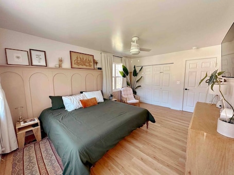 Master bedroom #1 (upstairs)