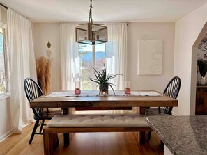 Dining room  (upstairs)