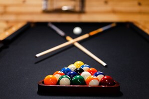 Pool table 