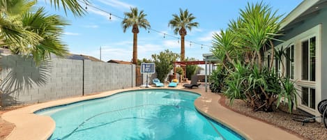 Relax and hang out by the pool, lounge chairs and outdoor seating!