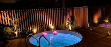 Plunge pool - fenced