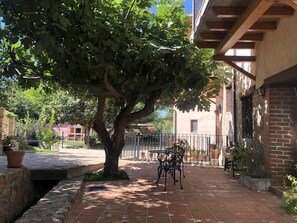Facade/entrance