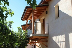 Facade/entrance,Balcony/Terrace