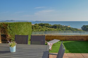 Apartment with a spectacular views,  Terrace with garden private.Comnmunity pool