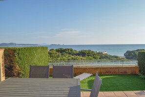 Apartment with a spectacular views,  Terrace with garden private.Comnmunity pool