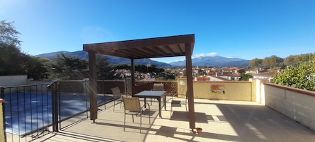 Vue sur le Mont Canigou depuis la terrasse