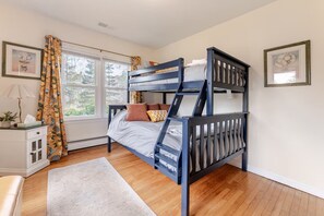 Full bottom bunk and twin top bunk for unique sleeping arrangements