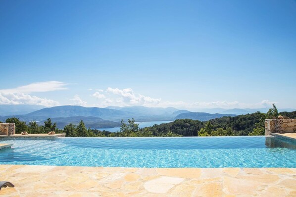 Villa Venetia image