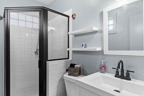 Full Bathroom w/ Walk-in Shower