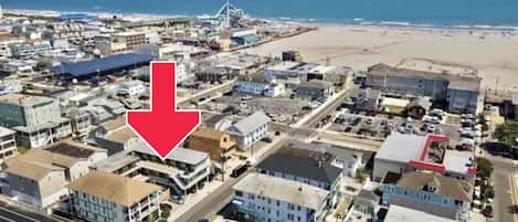 Check out the red arrow, just look at how close we are to the beach!