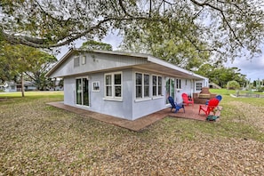 Patio | Charcoal Grill | 2 Exterior Security Cameras (Outward Facing)