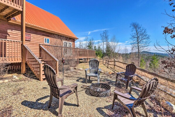 Murphy Vacation Rental | 2BR | 2.5BA | Stairs Required | 2,500 Sq Ft