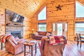 Living Room | Free WiFi | Central A/C & Heat | Washer & Dryer