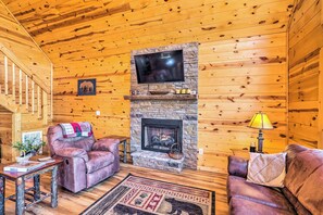 Living Room | Free WiFi | Central A/C & Heat | Washer & Dryer