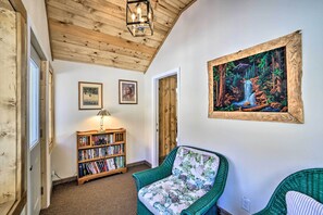 Furnished Sunroom | Single-Story Cottage | Books