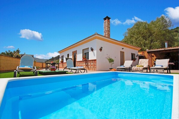 Come and de-stress at Villa La Pendolera.