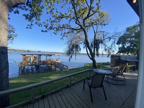 Private Dock right across from Goat Island.   Great fishing!  Floats and Kayaks
