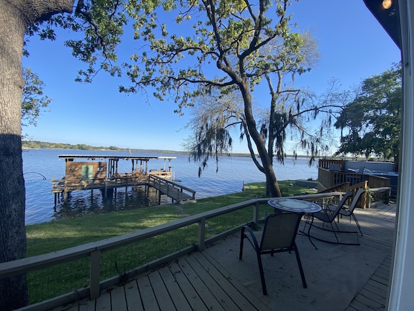 Private Dock right across from Goat Island.   Great fishing!  Floats and Kayaks
