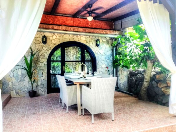 Outdoor dining