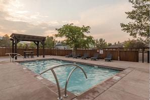 Pool (seasonal) hot tub (year round).