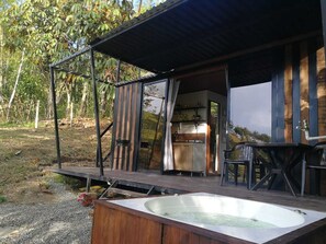 Outdoor spa tub