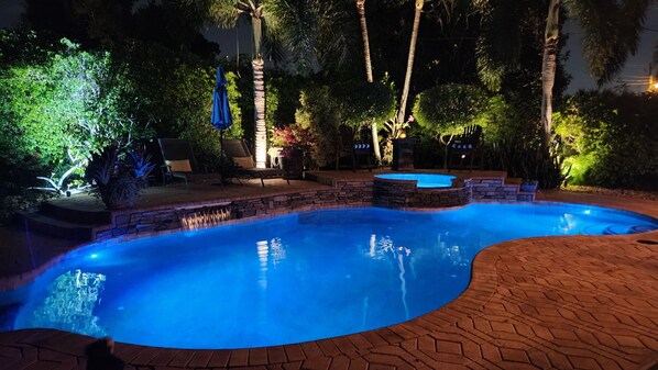 Heated saltwater pool, hot tub and tiki-style cabana. Plenty of outdoor living! 