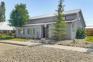 Parking | Driveway (6 Vehicles) | RV/Trailer Parking