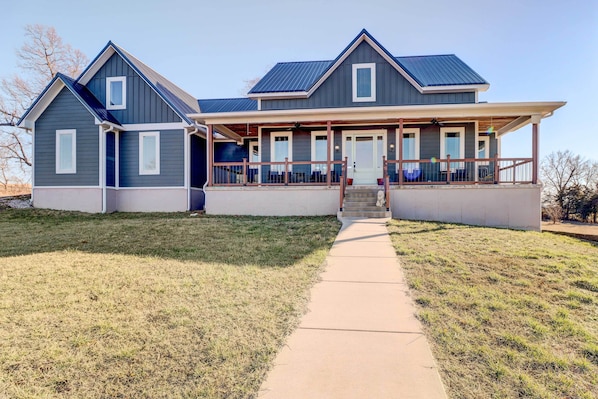 Harrison Vacation Rental | 4BR | 3.5BA | 3,199 Sq Ft | Stairs Required