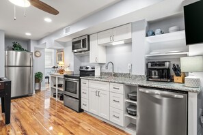 Kitchen, Stainless Steel Appliances