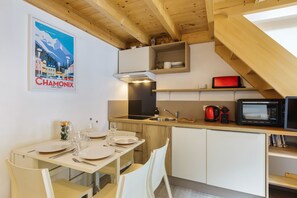 Stylish kitchen dining area