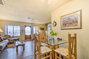 Dining Area | Dishware & Flatware Provided | Central Air Conditioning & Heating