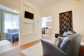 Living Room | 900 Sq Ft | Free WiFi | Schertz Historical Site Community Hospital