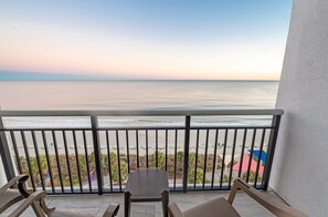 Balcony with Amazing Views of the Ocean