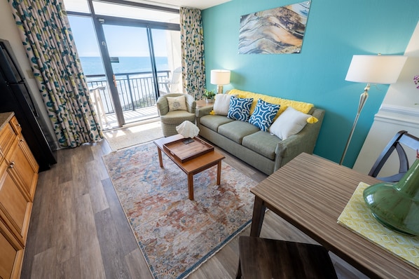 Direct Oceanfront, Beautifully Decorated