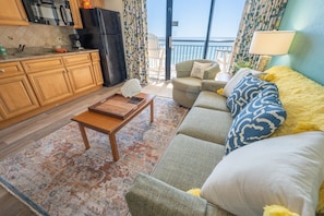 Direct Oceanfront, Beautifully Decorated