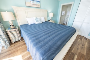 Direct Oceanfront with King Bed in Main Bedroom