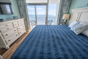 Direct Oceanfront with King Bed in Main Bedroom