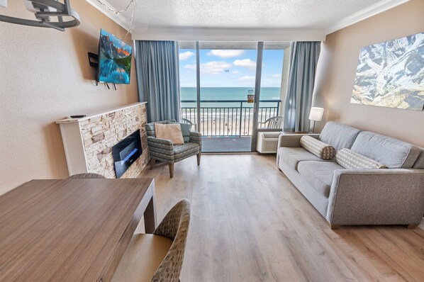 Amazing Living Room with Views of the Ocean 🌊☀️