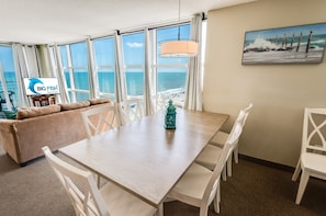 Amazing Living Room with Stunning Views🌊☀️