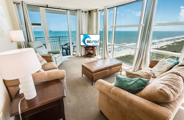 Amazing Living Room with Stunning Views🌊☀️
