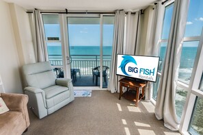 Amazing Living Room with Stunning Views🌊☀️