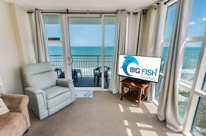 Amazing Living Room with Stunning Views🌊☀️